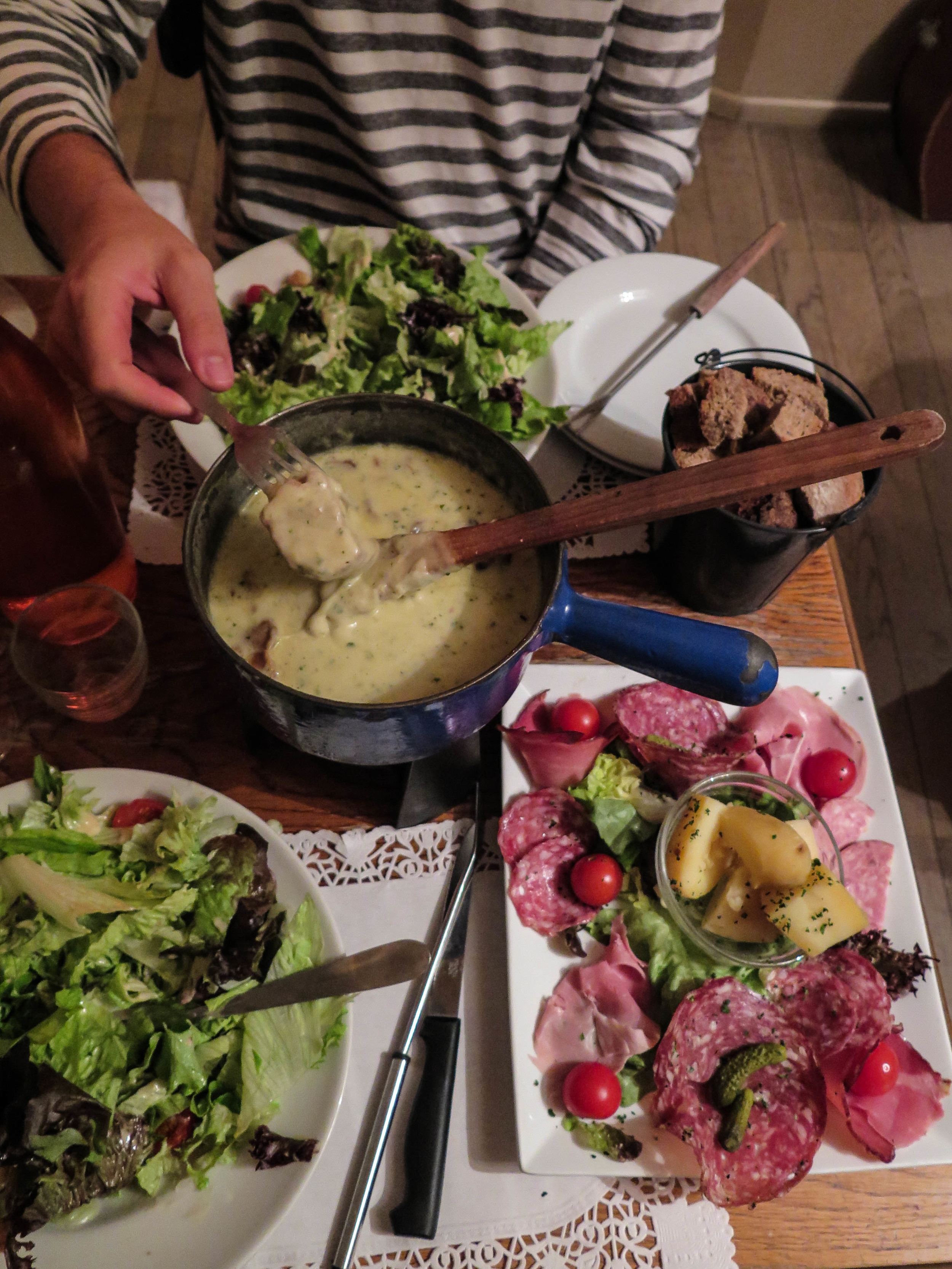 Fondue with wild mushrooms