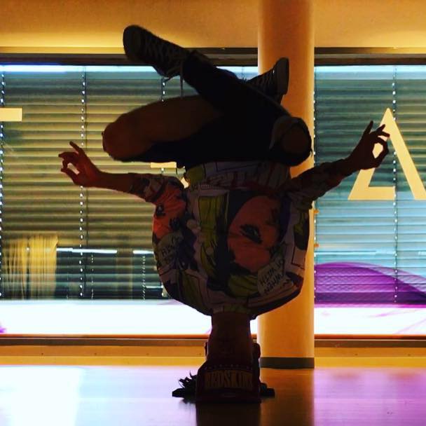 Vår instruktør i breakdance, Elias Iversen