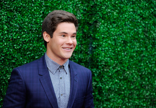 Adam+DeVine+2016+MTV+Movie+Awards+Red+Carpet+fT2V1YHvxTol.jpg