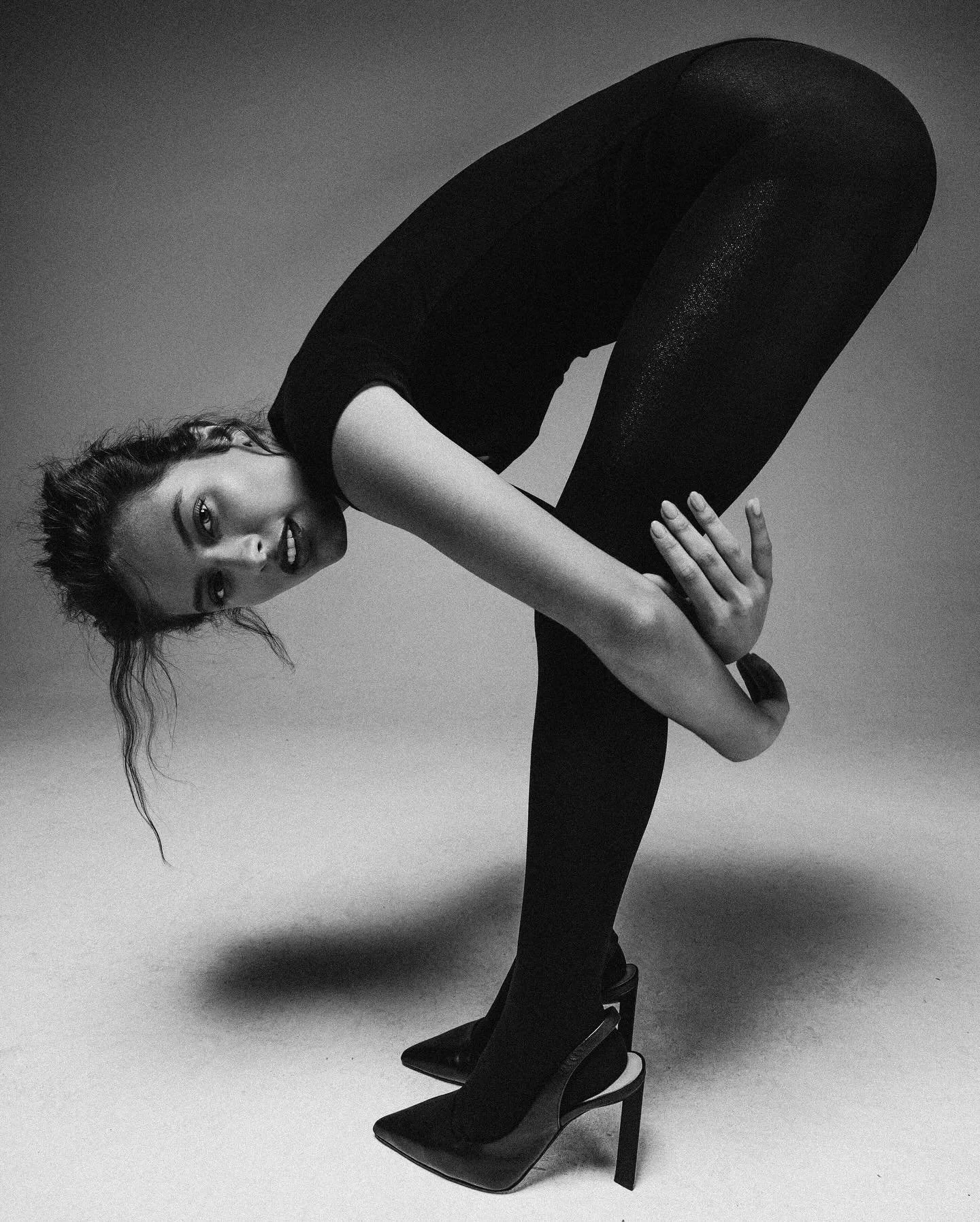 Pose like nobody’s watching 📸 @krystalxamairy photographed by @javierdelruiz #testshoot #modeltest
Assistant/Videographer: @jonagalindo__ 
Agency: @wilhelmina.miami @thedragonsmanagement