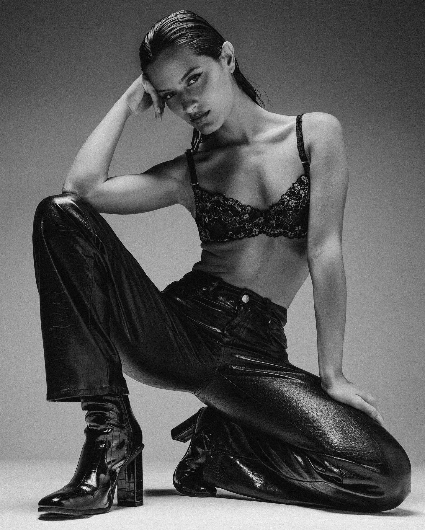📸 @krystalxamairy photographed by @javierdelruiz 
Assistant/Videographer: @jonagalindo__
Agency: @wilhelmina.miami @thedragonsmanagement 
_
#testshoot #modeltest #modelingagency #javierdelruiz