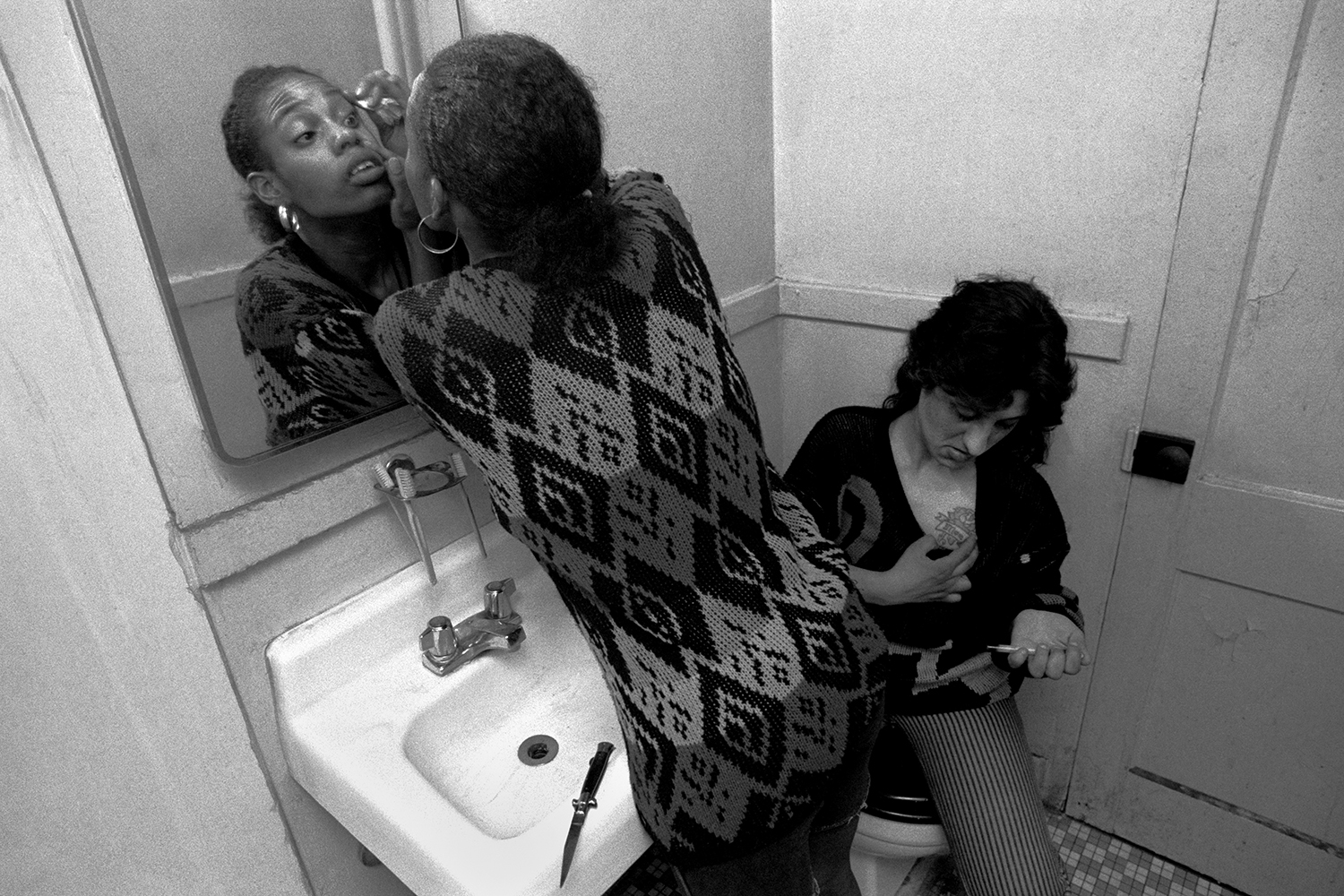   Addicted girls  Red Hook Houses, Brooklyn, NY. &nbsp;1988 