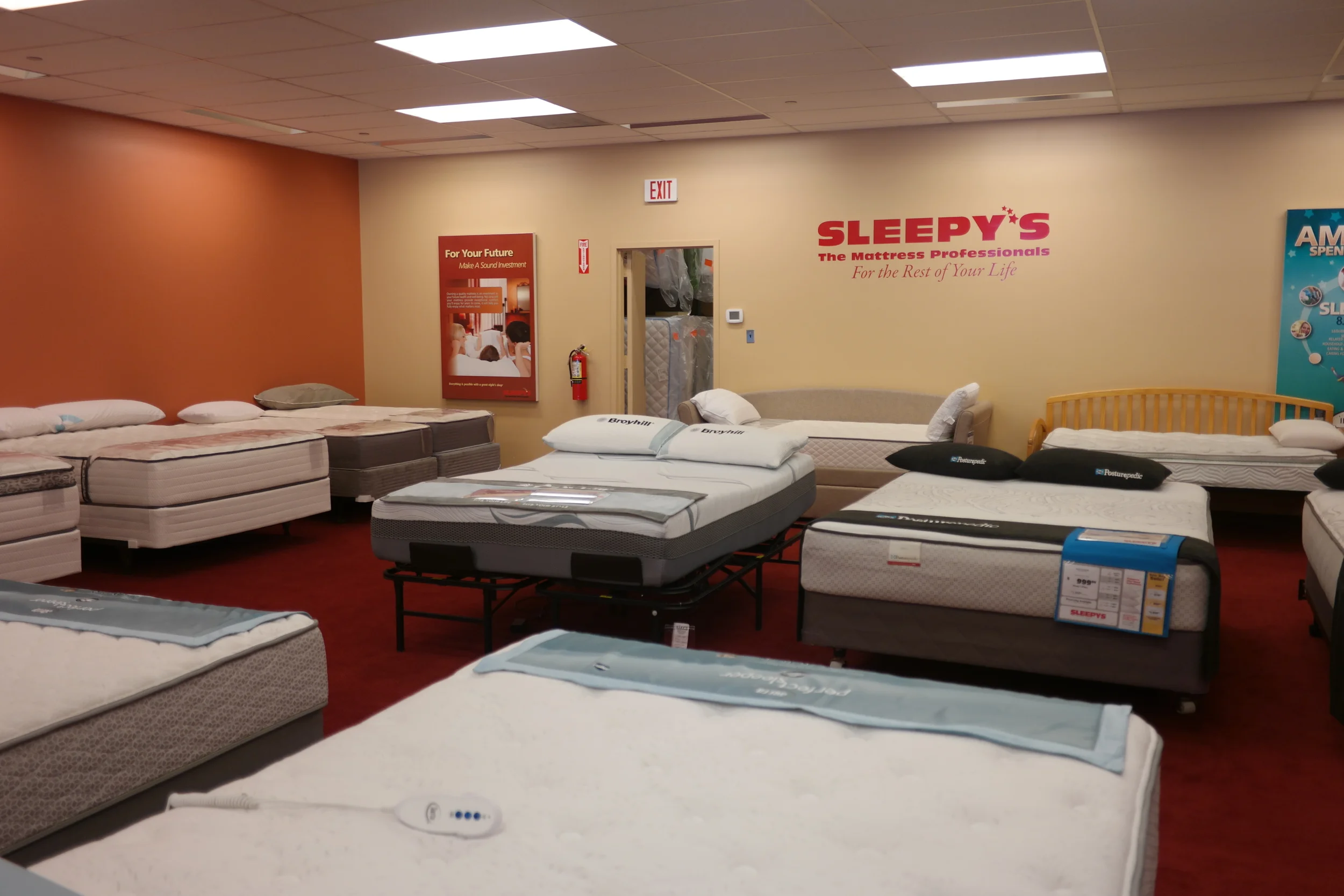 Sleepy's - Edgewater, NJ - Int_02.JPG