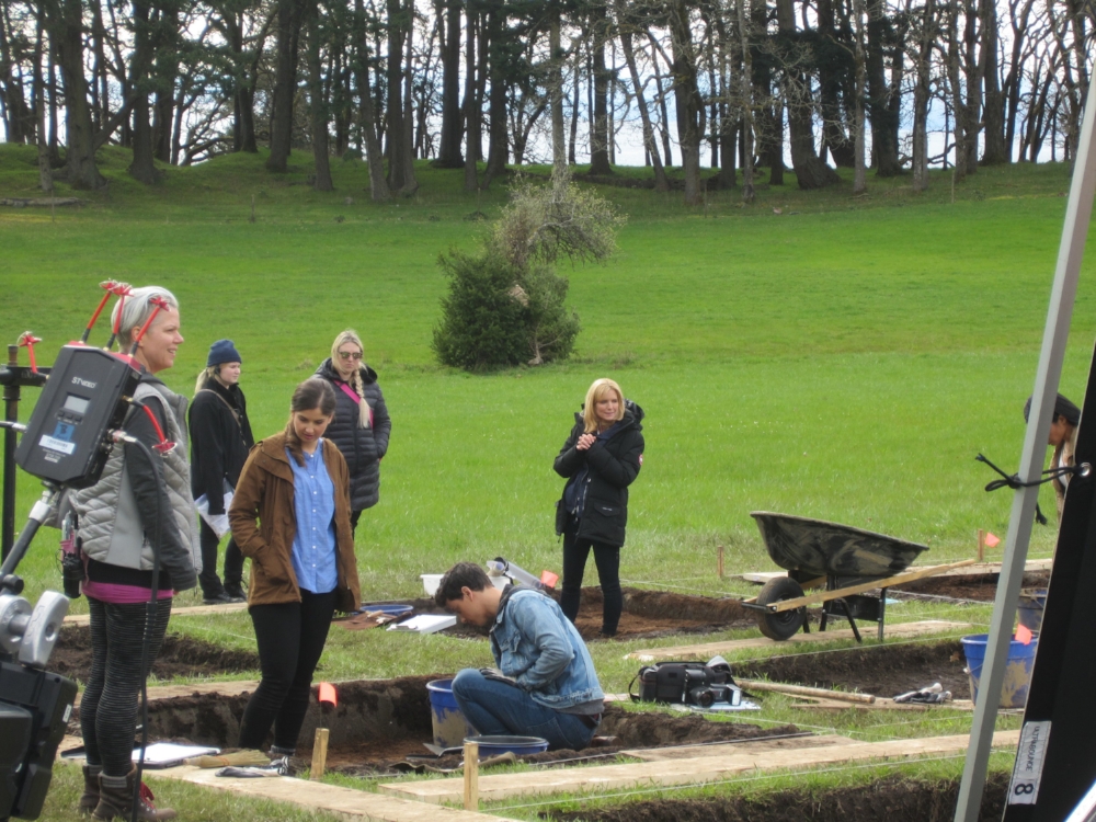 Courtney Thorne-Smith on the set of "Site Unseen." I think she'll make a great Emma Fielding!