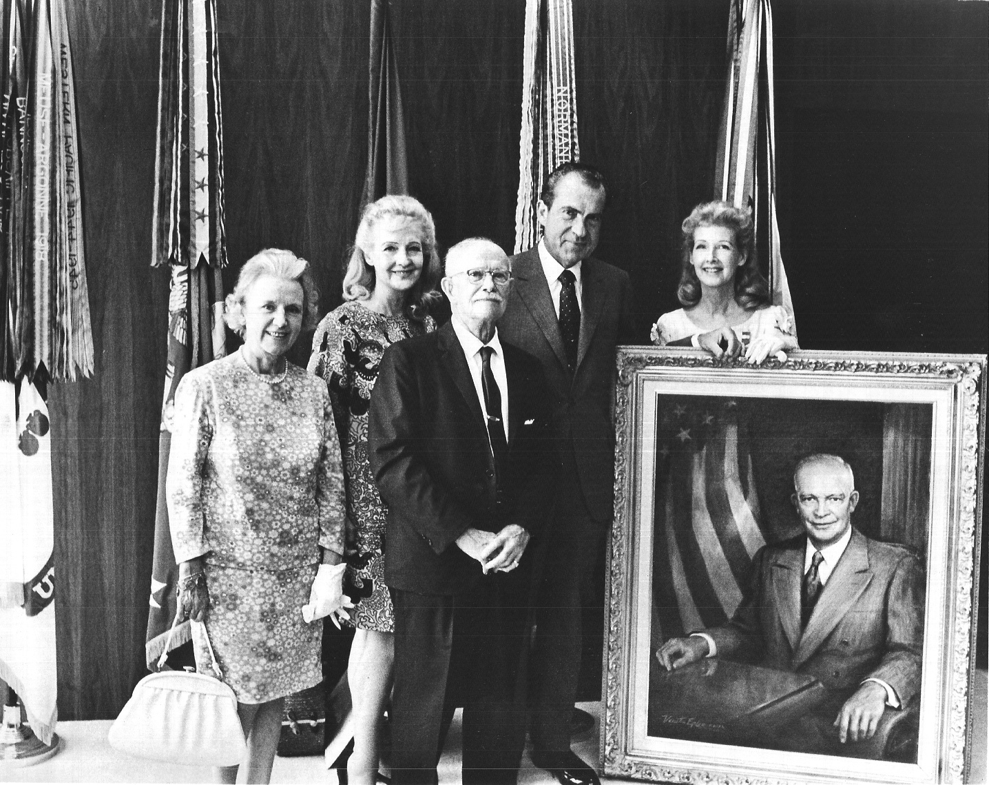 (L-R): Mrs. Wells (AIFA), Daphne Huntington, Colonel Wells (AIFA), President Richard Nixon, Venetia Epler with her portrait of President Eisenhower. Courtesy Christopher Kennedy.