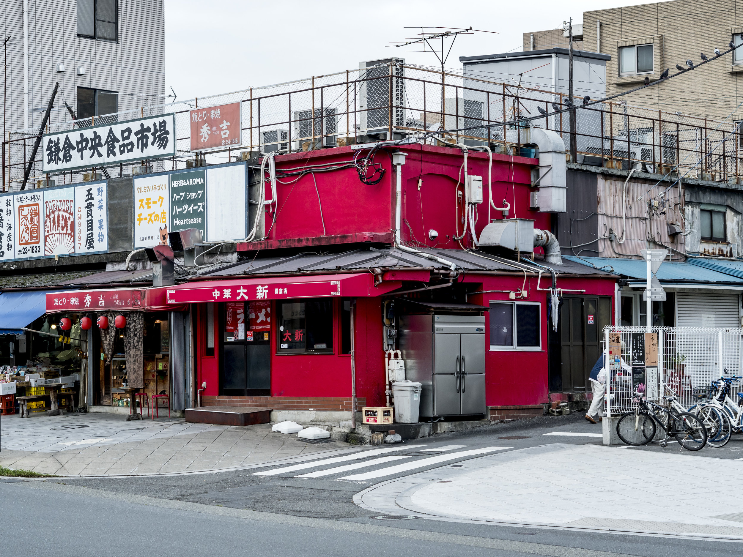 Taken with the intention of creating a series based on ordinary Japanese street corners. Partly mimicking the early 20th century American urban landscape photographers in tone and content and its contrast to the ordered chaos of modern Japan. 