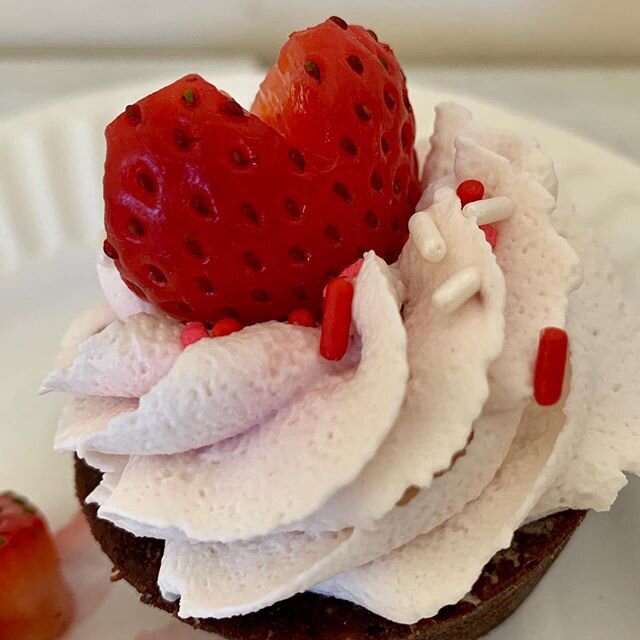 I ❤️ U BERRY 🍓MUCH⁣⁣
Making fresh whipped cream is so easy and delicious! So, if these littles can make it, so can you! Chemicals aren&rsquo;t cool, so leave that tub in the freezer section and choose to make it fresh every time! You know there was 
