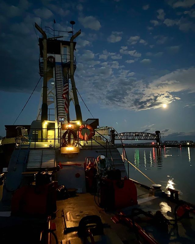 #nofilter needed for this awesome shot of the #kathrynb
#bernertbargelines #tugboat #oregon #rivers #marineindustry #familybusiness