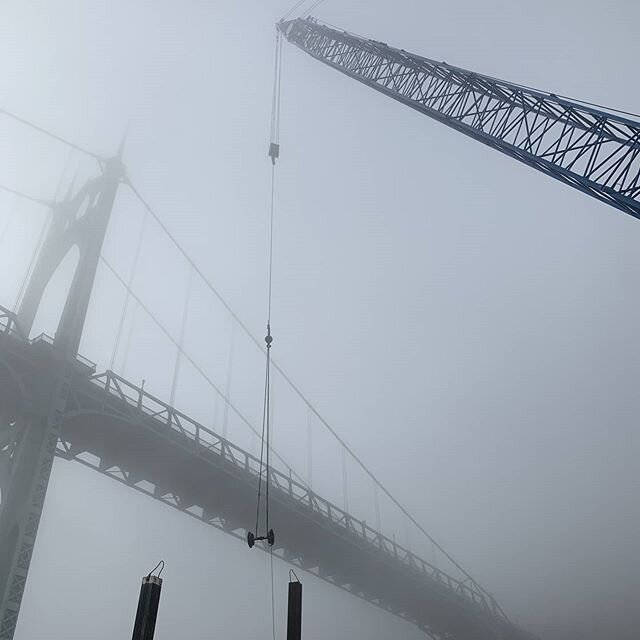 Foggy morning on the Willamette. #willametteriver #stjohnsbridge #tugboat 
Photo Cred: Ken