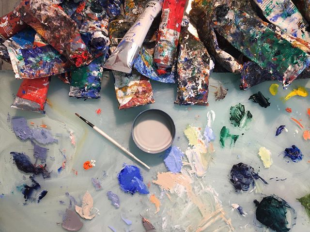 It gets messy #artistpalette #oilpaint #artstudio