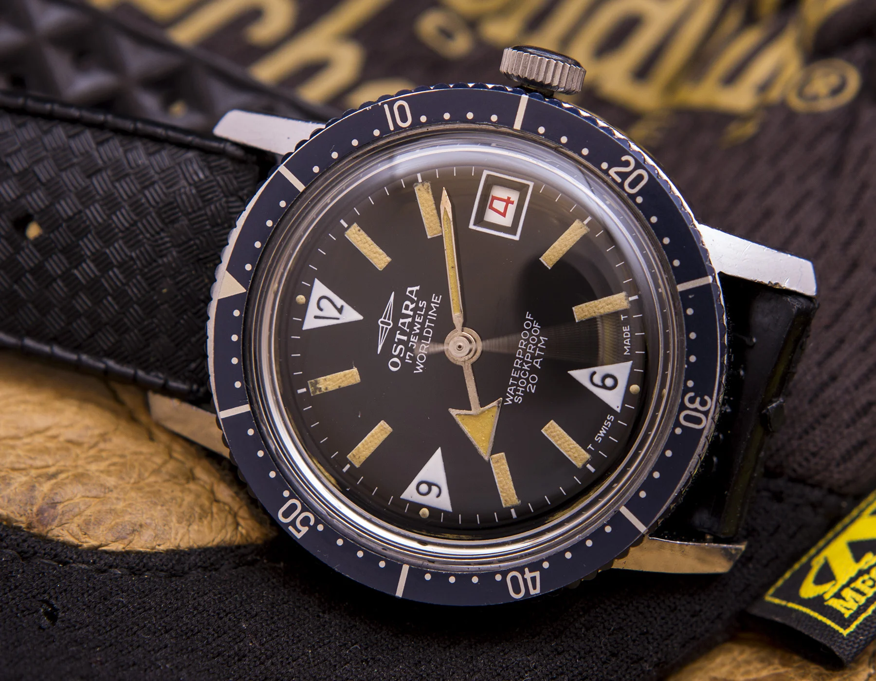 retro dive watch