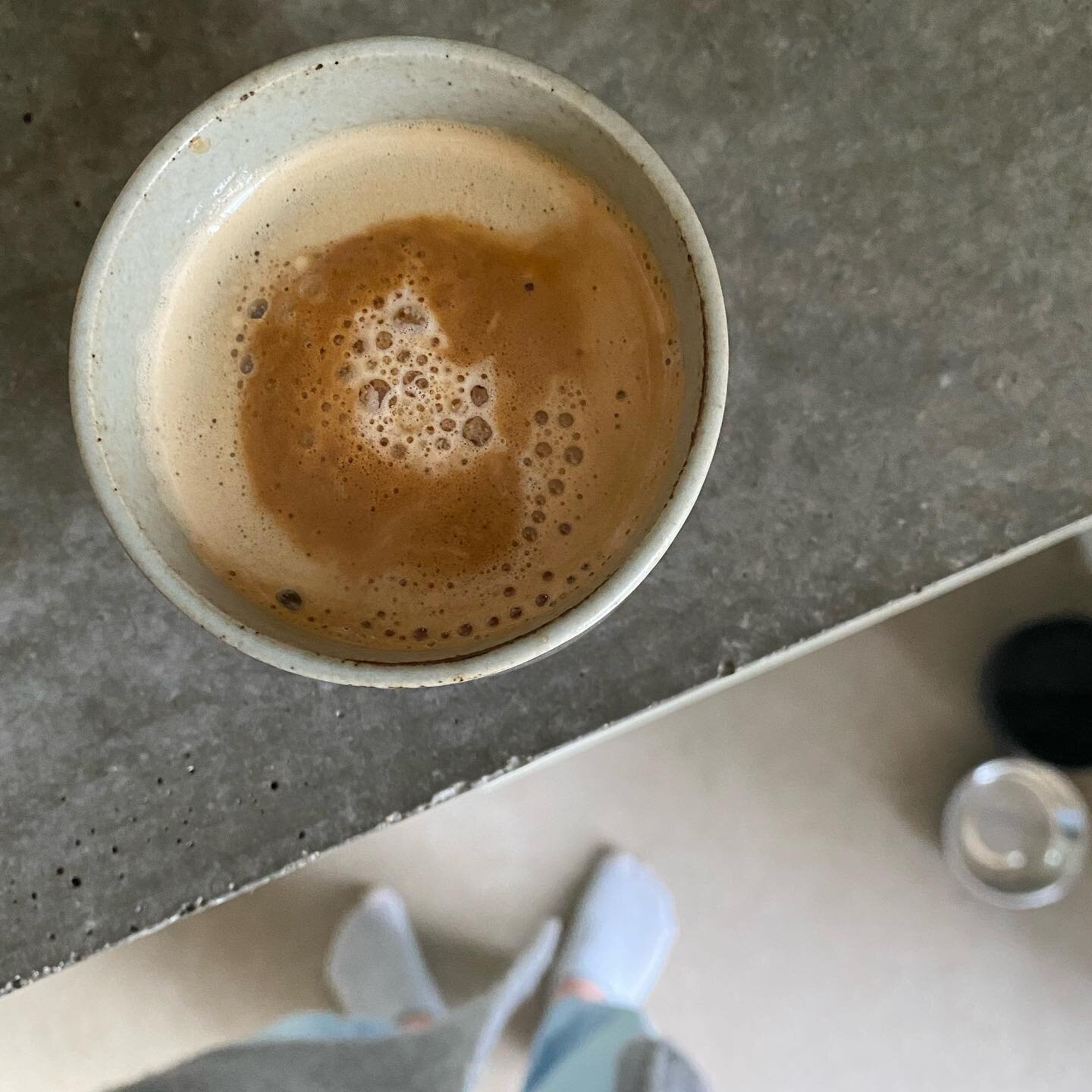 Ik heb een vreemde gewoonte&hellip; goeie espresso met koude melk. Net geen ijskoffie maar ook geen cappuccino. Of het is gemak.. dat kan ook. Iemand anders leuke koffie variaties?