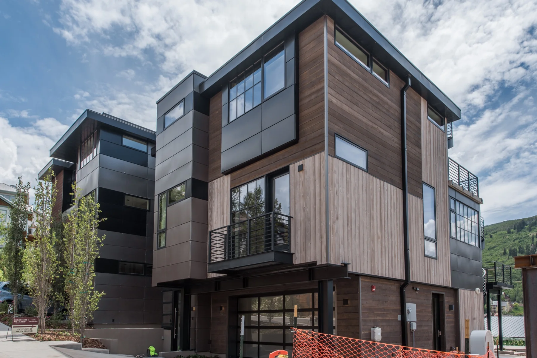 Exterior_1800x1200_2359588.jpg