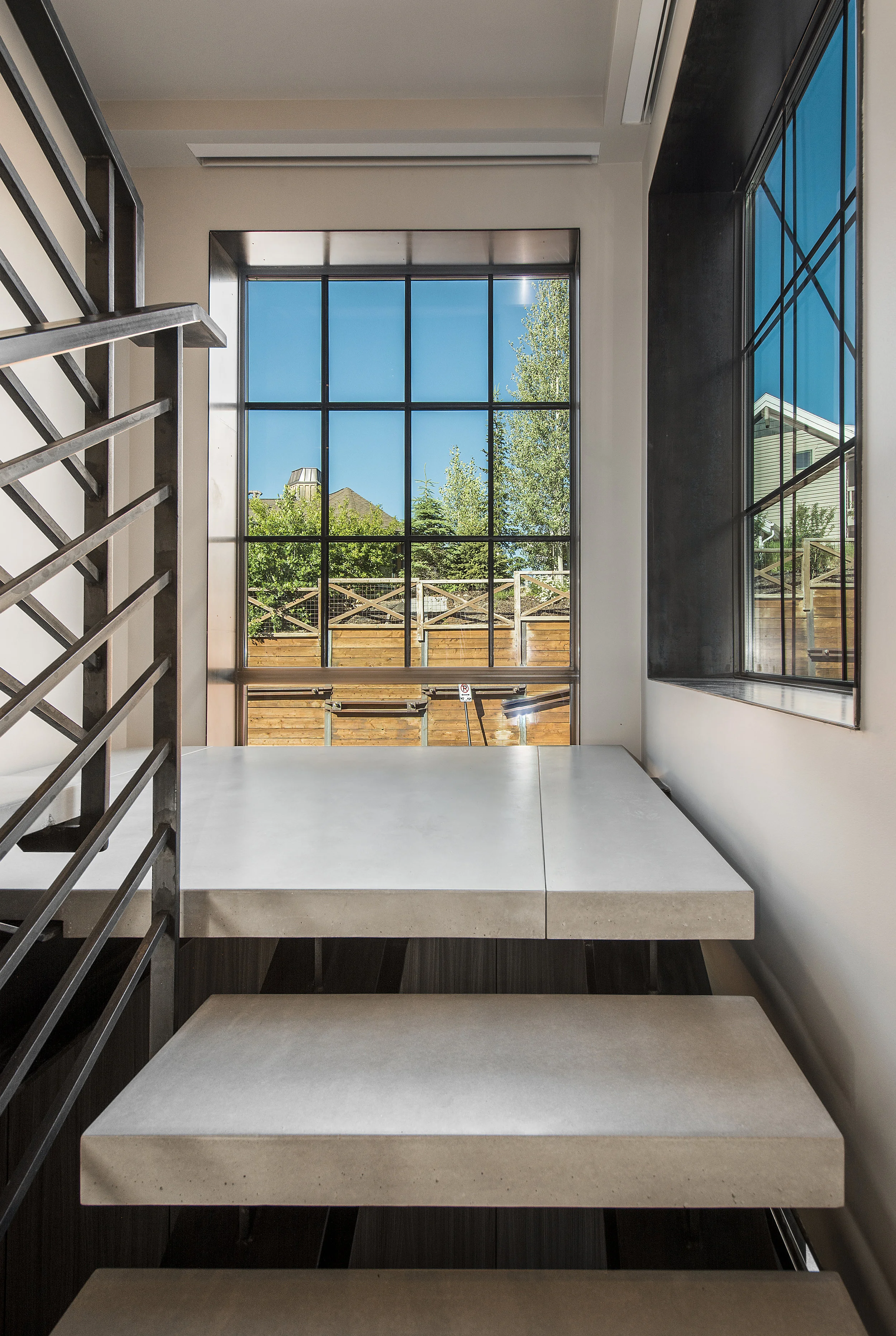 Windows_high_2747596.jpg
