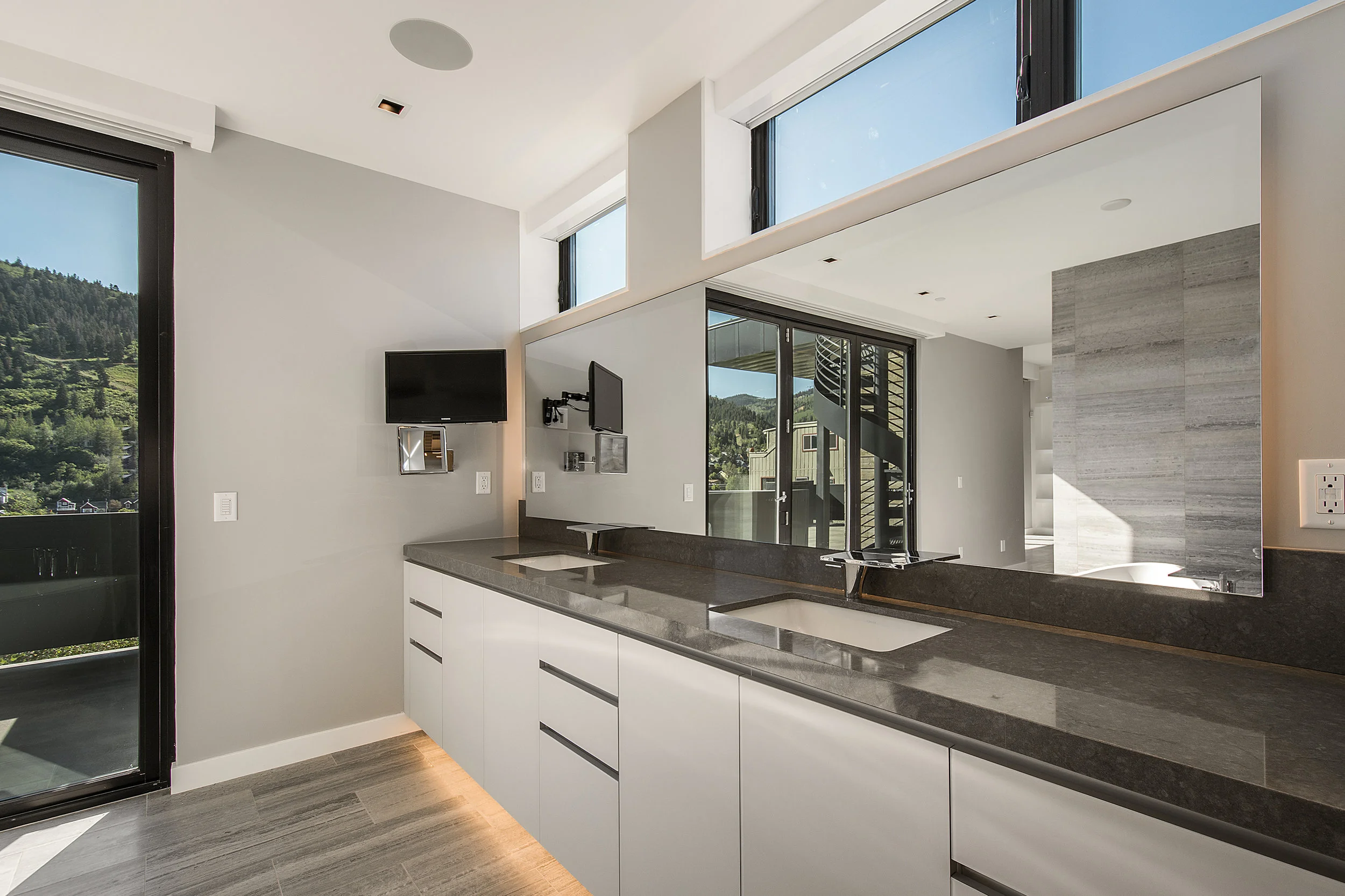 Master-Suite_high_2747573.jpg