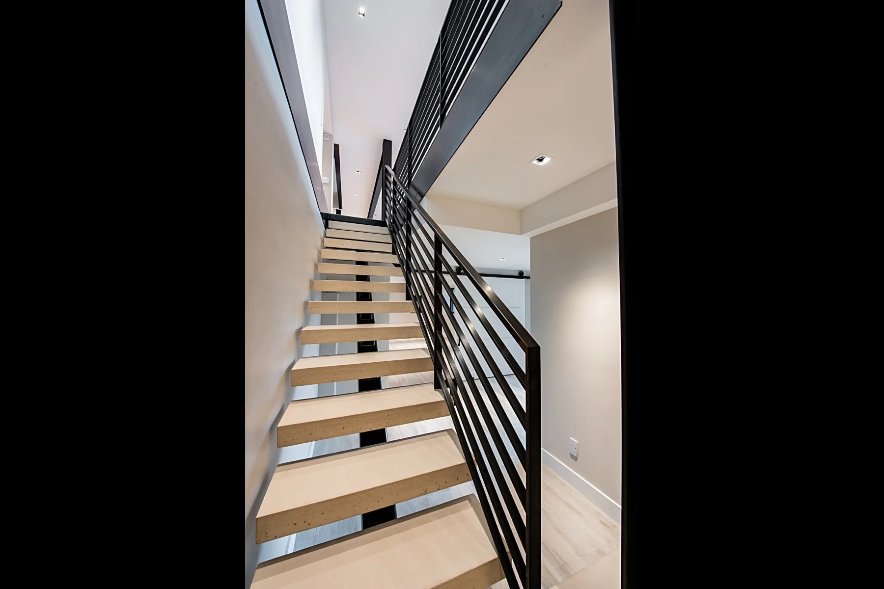 Stairs_1800x1200_3111597.jpg
