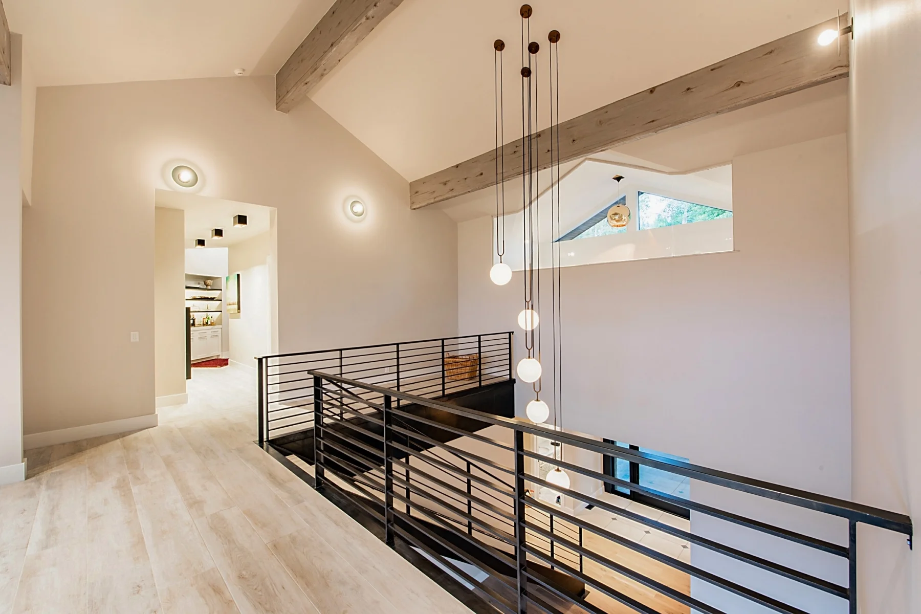 Family-Room_1800x1200_3111536.jpg