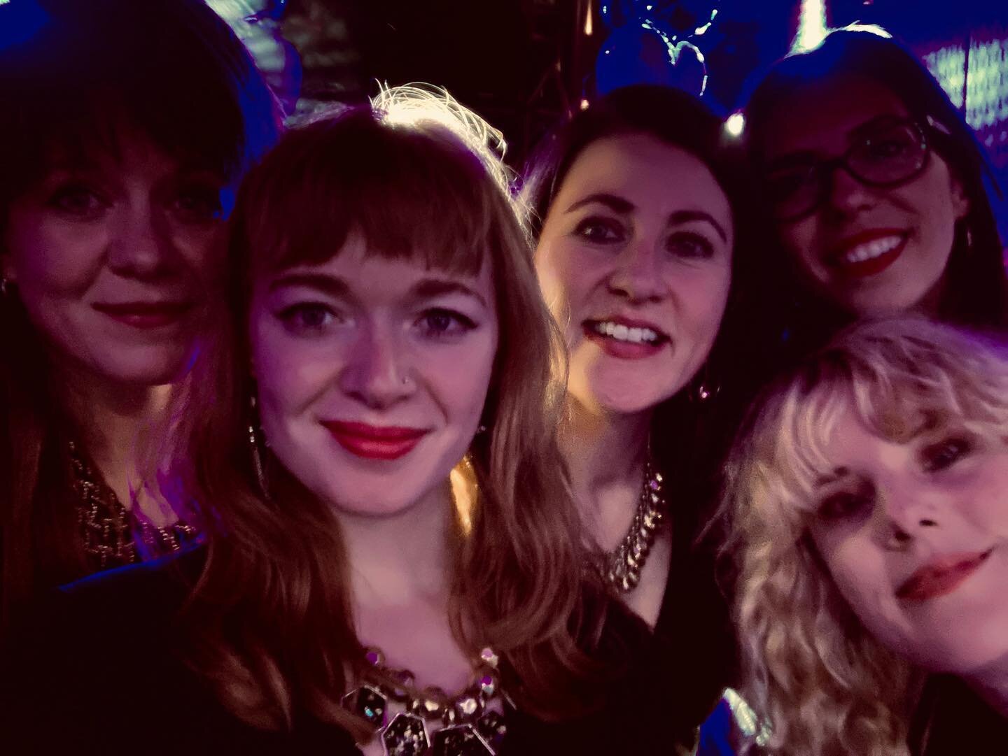 Nothing like cruising along the Thames playing music and bringing the QB party atmosphere! 🛥🎶
To quote the words of one of the 200+ party-goers&hellip; &ldquo;you girls are amazing!&rdquo; ❤️ #lovedit
#queenbeatsband #femalemusicians #silversturgeo