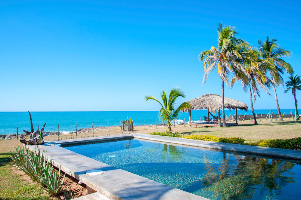 Driftwood_Treasure_Beach_Jamaica_06.jpg