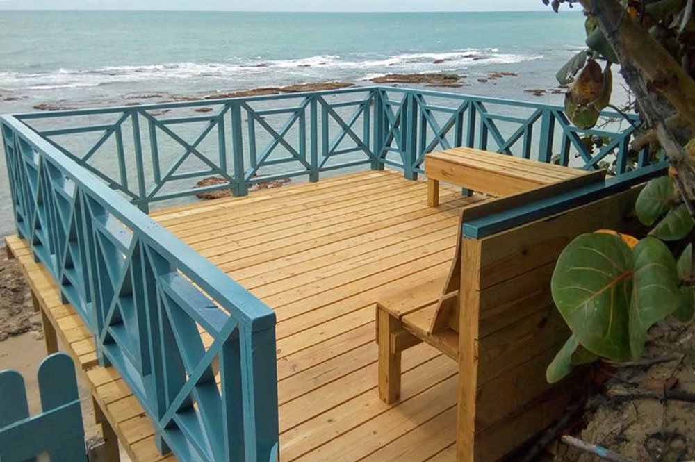 La_Sirena_Treasure_Beach_Jamaica_BeachDeck.jpg