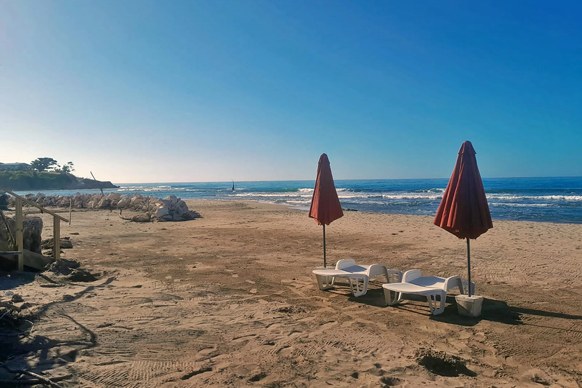 Destiny_Billys_Bay_Beach_02.jpg