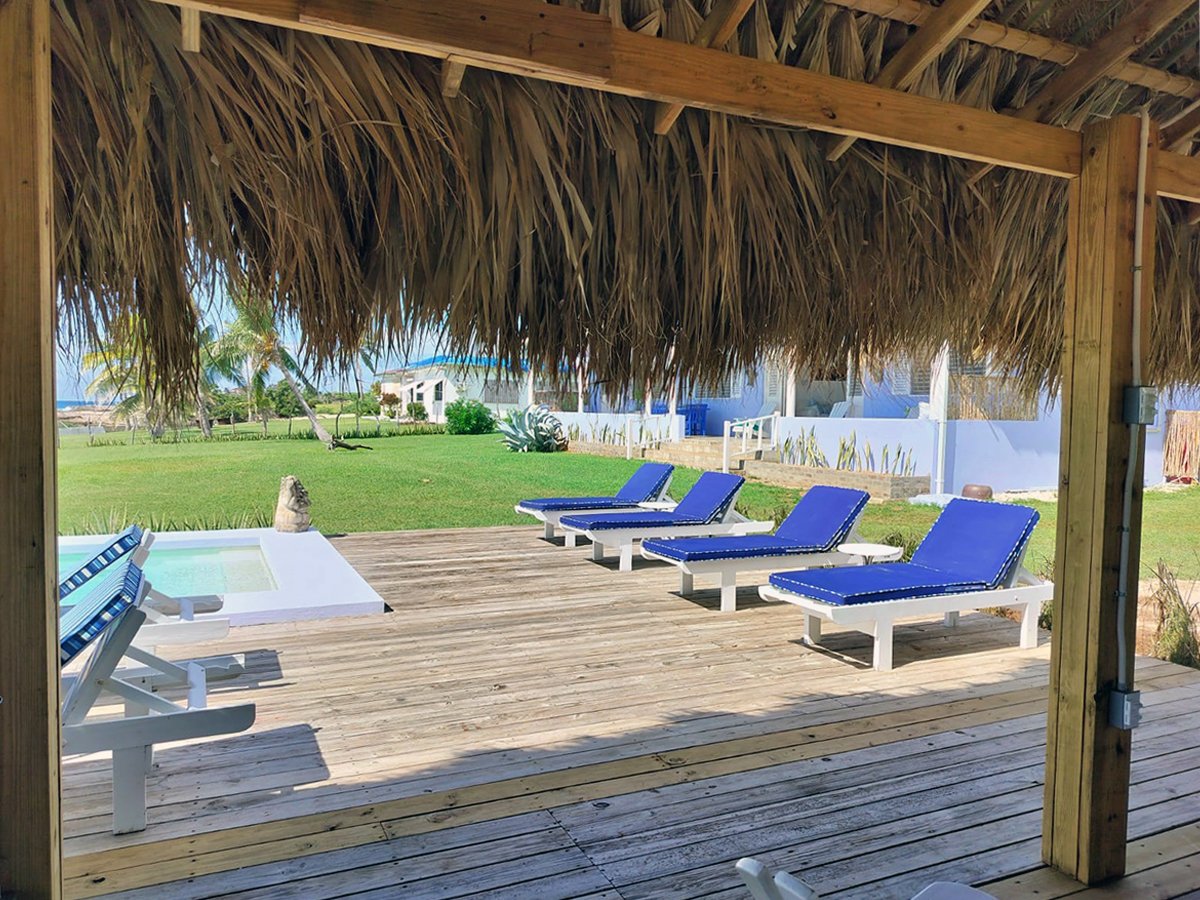 Driftwood_Treasure_Beach_08.jpg