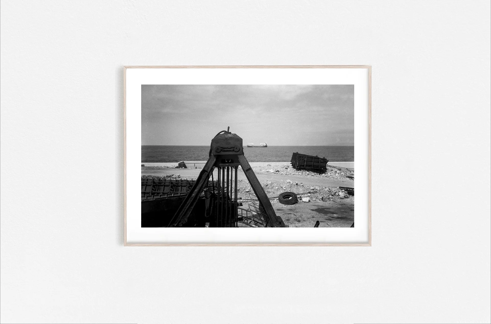 Walid Rashid_FineArtPrints_alien_Wooden.jpg