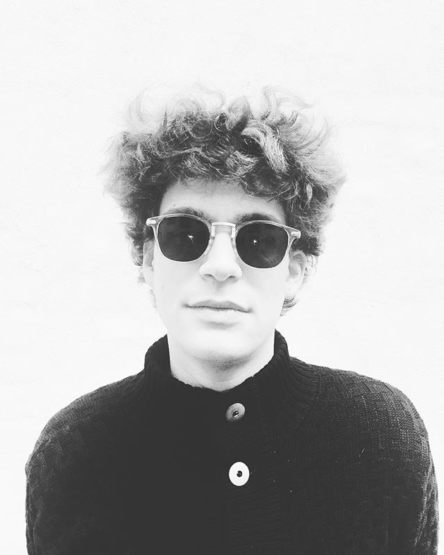 Bob Dylan look a like Christoffer Turell. Mr cool. Min assistent.👍#hatogbriller #art #sonoflone #pop #bobdylan#cover #assistent#hm#sunglasses #design #denmark #fashion #hipster