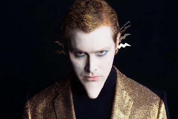 "A golden voice": Tim praised for Akhnaten title role at Opera Vlaanderen