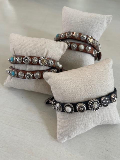 elegant celle skrige Campomaggi Double Wrap Leather Bracelet with Rivets and Stones, Light Brown  — Karol Richardson