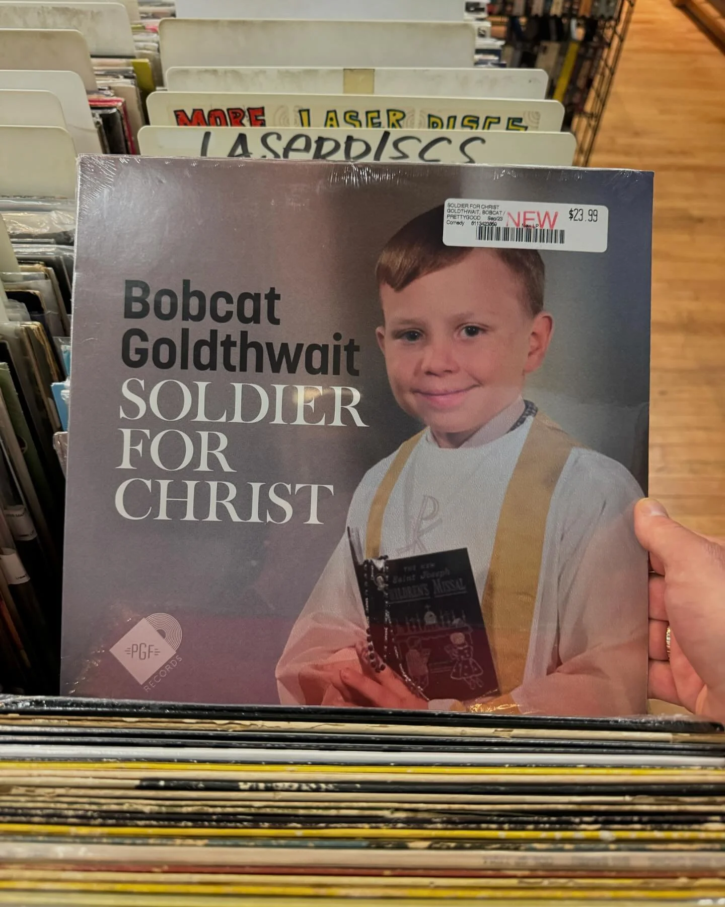 Thank you Chicago and @robynhitchcockofficial for two wonderful shows! Robyn is back on tour on the west coast next week and you should all go see his absolutely beautiful, excellent show.

Great seeing @bobcatgoldthwait&rsquo;s album (that we put ou