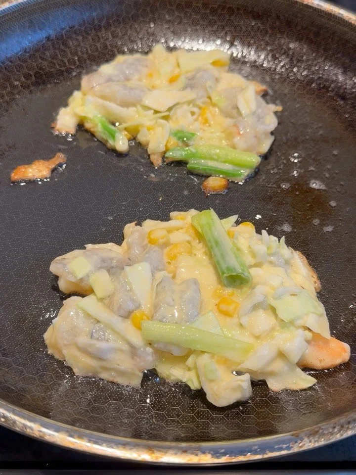 Some recents meals&hellip;

1) and 2) Shrimp, scallion, cabbage, corn pancake.
2) Scallop crude from a cookbook I got in New Orleans.
3) Tomato carpaccio from @ottolenghi&rsquo;s Simple cookbook.
4) An alligator I saw on a swamp tour (not eaten).