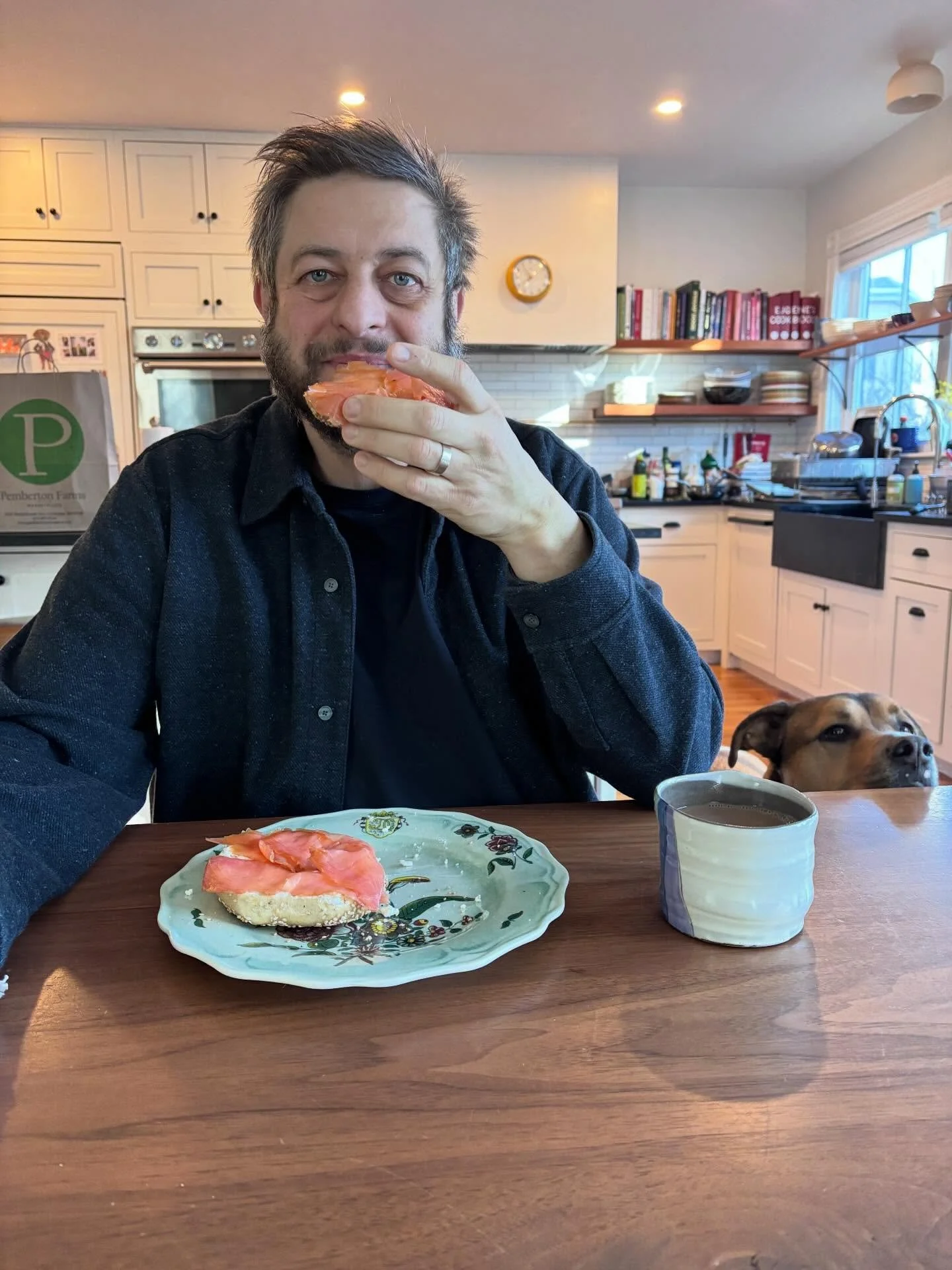 A restful week at home.
1) Enjoying a bagel from @russanddaughters kindly sent by @bobsburgersfox. And thank you to all my friends that sent various treats!
2) A pork, shrimp and mushroom congee I made in my rice cooker yesterday! So tasty and simple