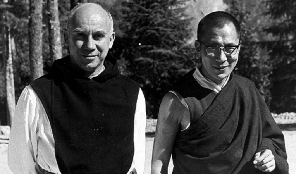 Thomas Merton (monje católico-trapense) y un joven Tenzin Gyatso XIV Dalai Lama