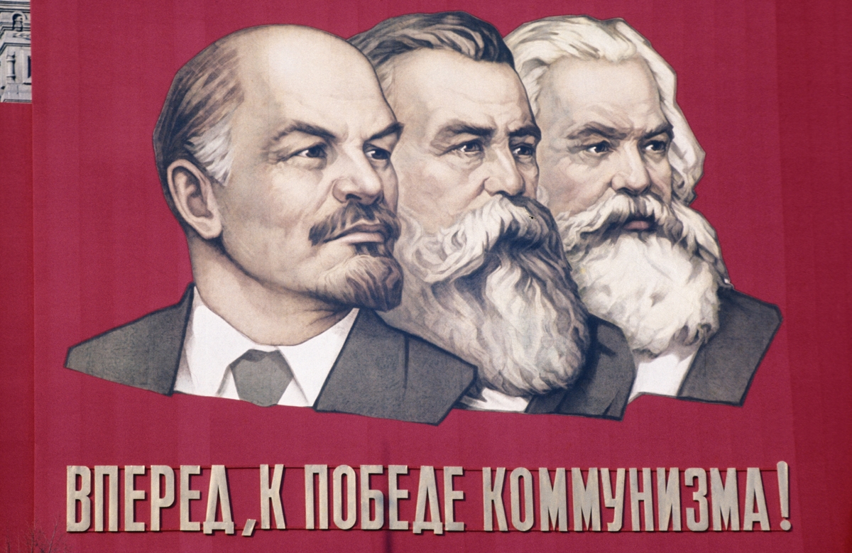 Nace el leninismo, Lenin es erigido a las alturas junto a los demás profetas: Engels y Marx