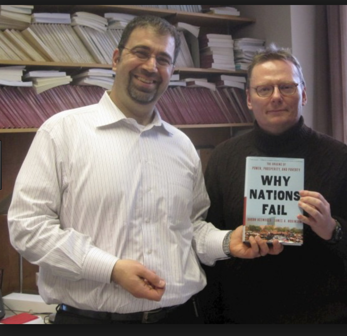 Acemoglu y Robinson