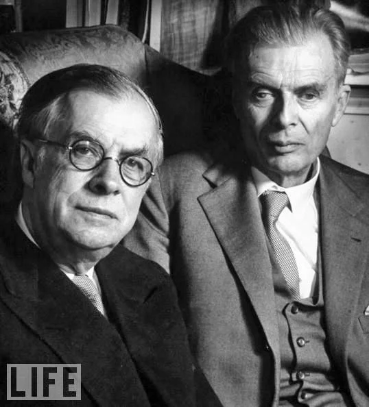 Julian, quien acuñó el término Transhumanismo, junto a su hermano Aldous Huxley, autor, entre otras obras, de "Un mundo feliz" (Brave New World)