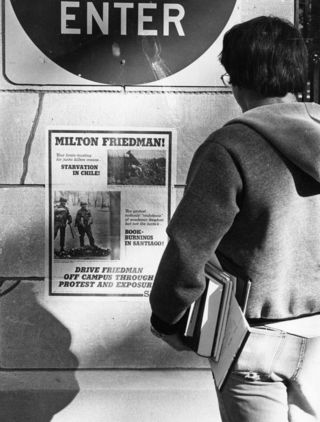 Protestas en contra de Milton Friedman