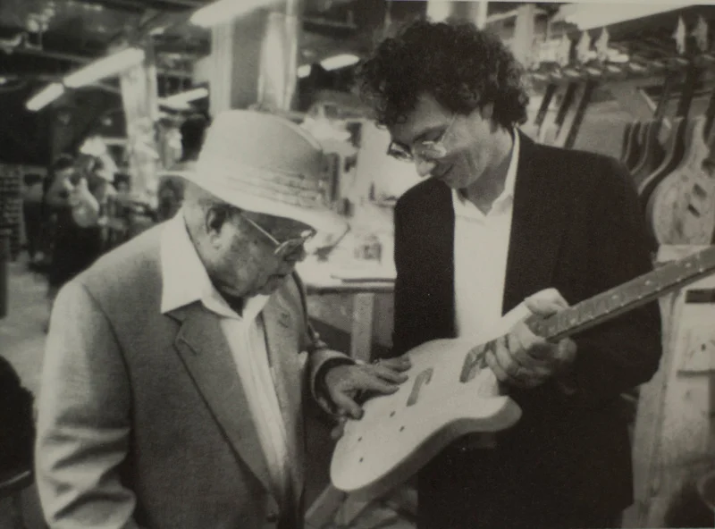 Ted McCarty y un joven Paul Reed Smith (obtenido de https://www.prsguitars.com)