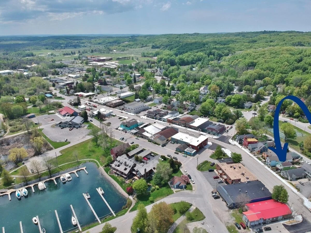 UP TO 2 GUESTS 311 N St Josephs St, Suttons Bay, MI Downtown