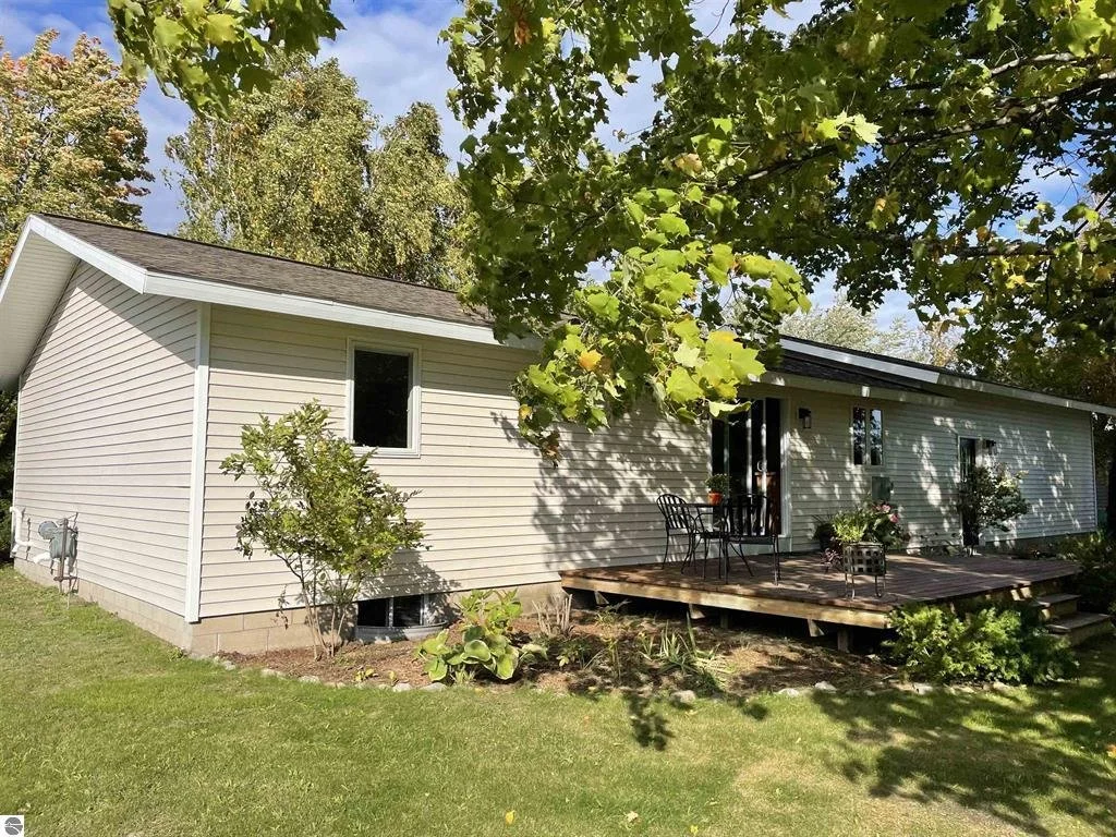 10860 E Murray Court, Suttons Bay SOLD — Oltersdorf Realty Leelanau