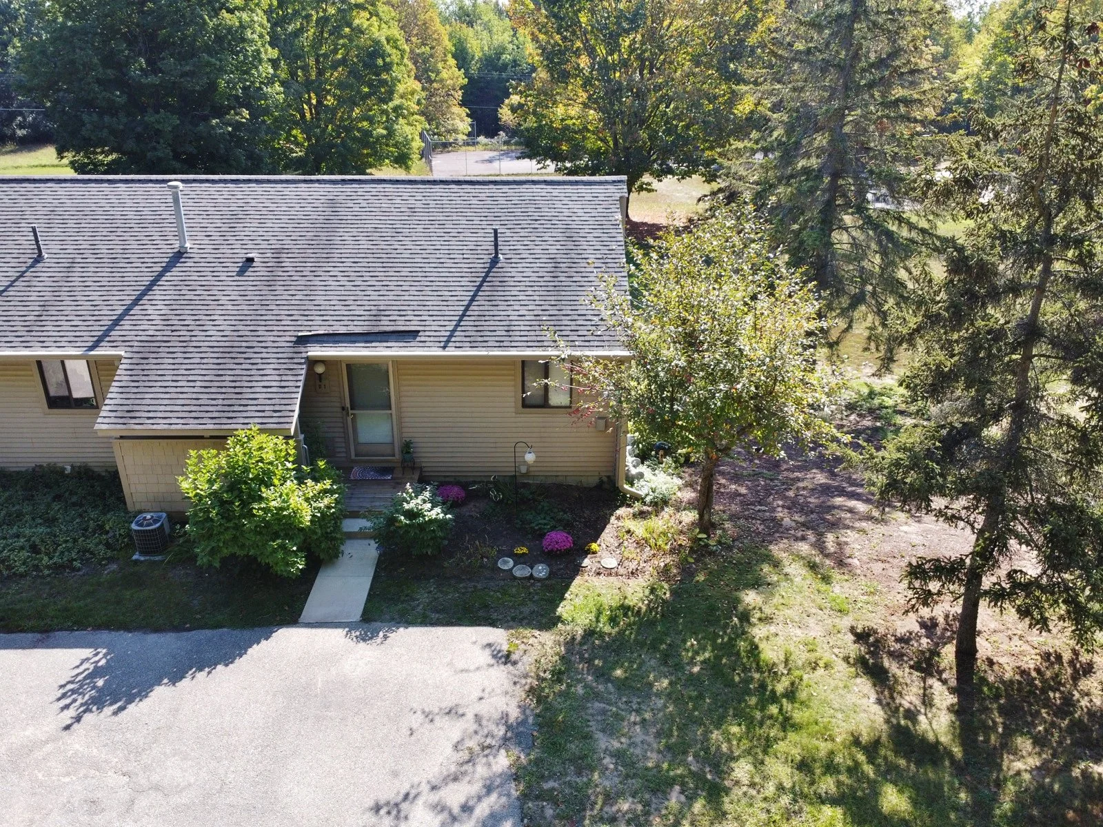 279,000 11255 E Fort Road, Unit D1, Suttons Bay, MI 3 Bedroom, 2