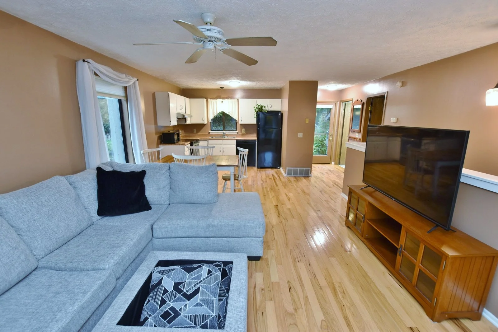 279,000 11255 E Fort Road, Unit D1, Suttons Bay, MI 3 Bedroom, 2