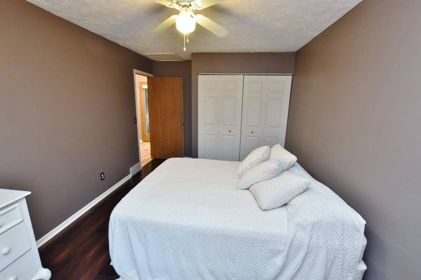 279,000 11255 E Fort Road, Unit D1, Suttons Bay, MI 3 Bedroom, 2