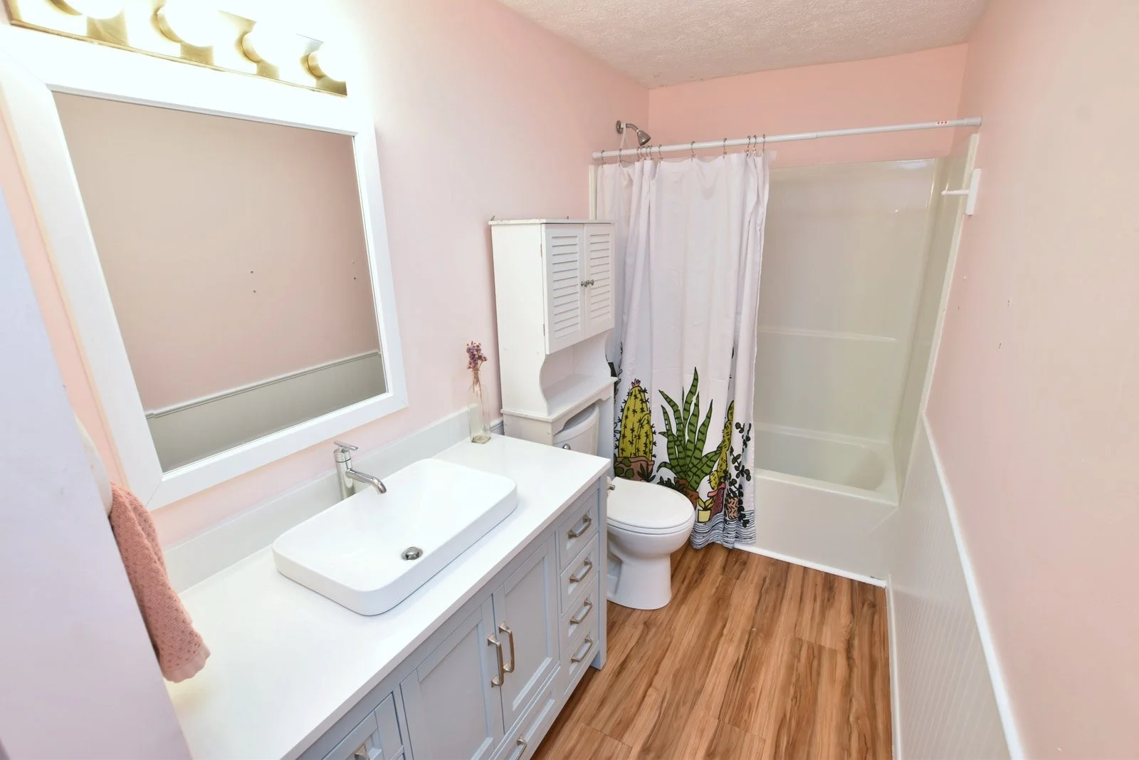 279,000 11255 E Fort Road, Unit D1, Suttons Bay, MI 3 Bedroom, 2
