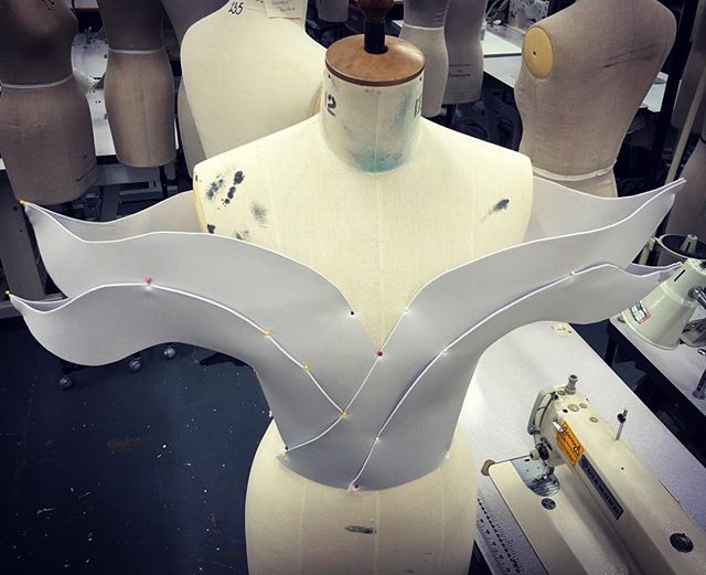 A very exciting neckline is beginning💭 
#costume #design #texiles #artstudent #workinprogress #thefall #dress #drafting  #costumedesigner #textiledesign #fabric #studiospace #experimentation #toile #sewing #draping #dressform