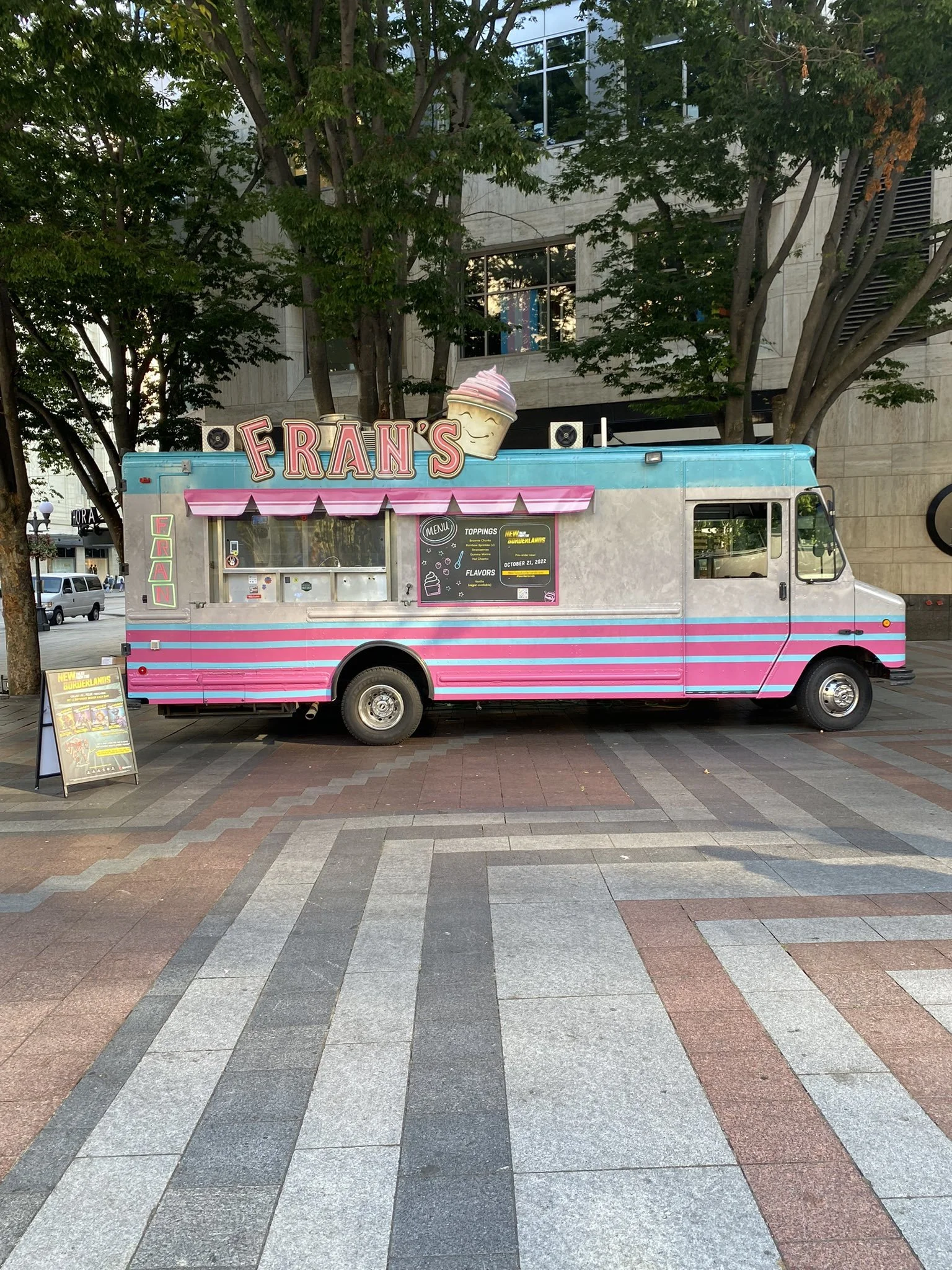 The truck, froyo cups, and napkins were all designed to immerse attendees into the Borderlands. 