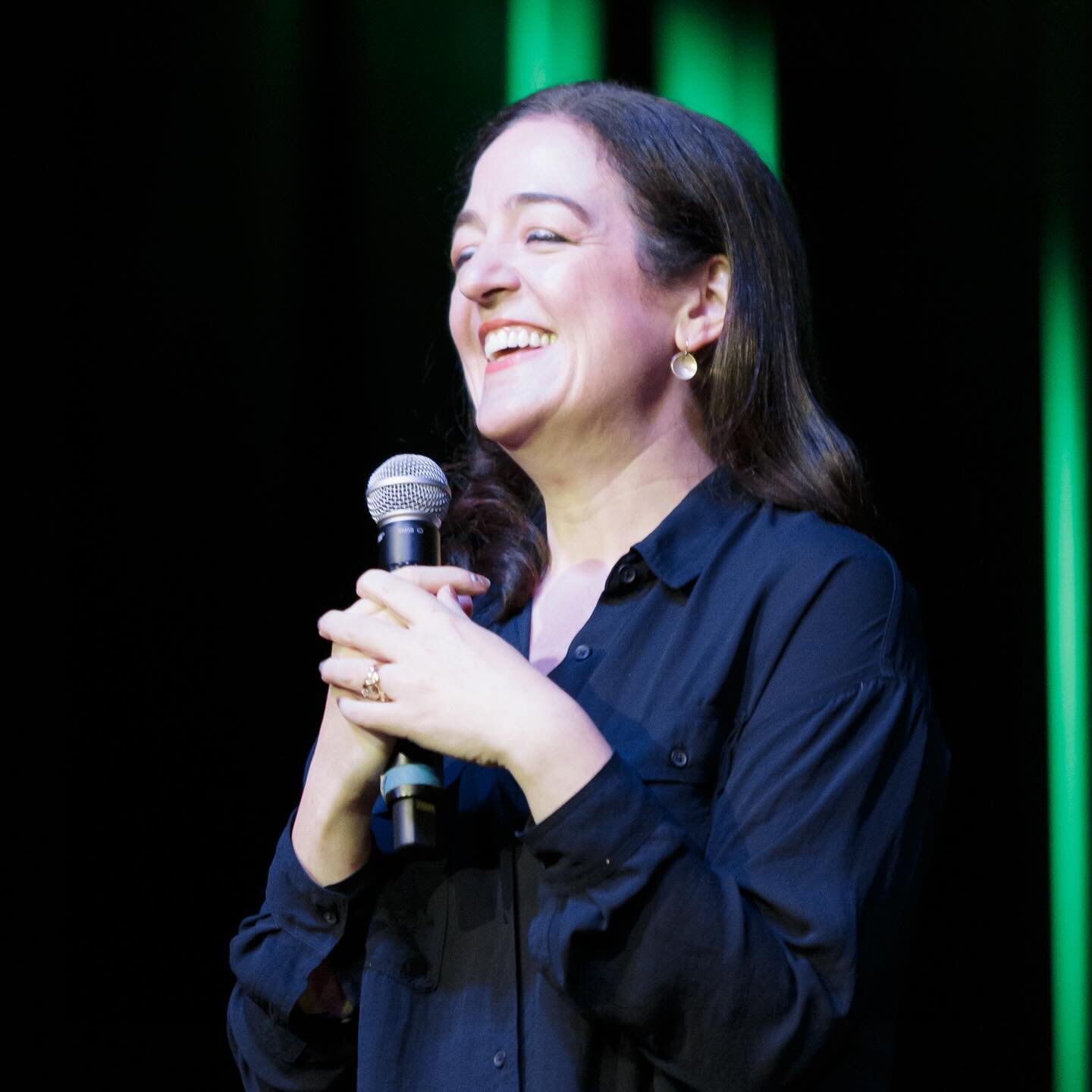 #Throwback to @maeveinamerica on stage last October and @eugenemirman enjoying it a lot! Photos by @ilyamirman. #tbt Listen to Maeve&rsquo;s album, A Very Special Woman, at the link in our bio!