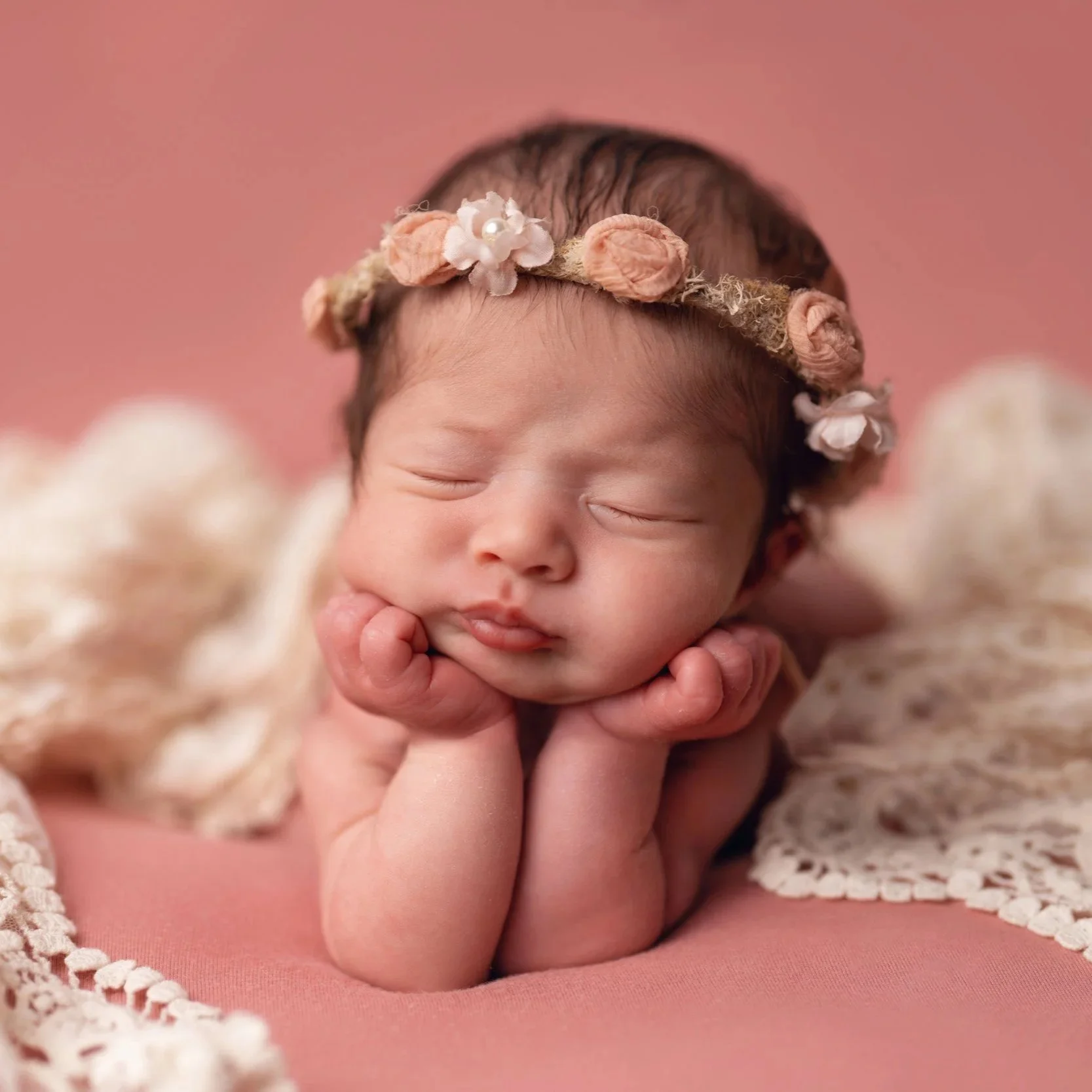 Castillo Newborn-15.jpg