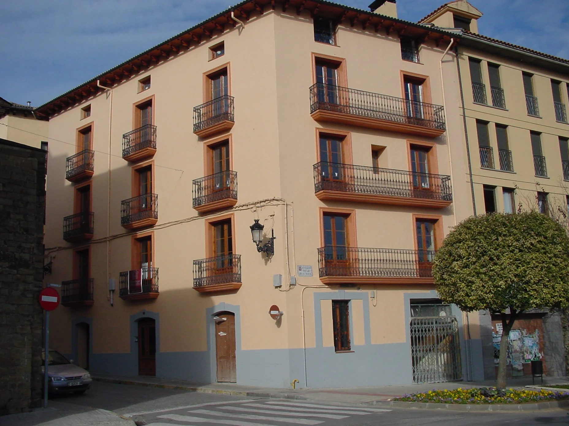  2002&nbsp;JACA  Reciclado sobre un edificio que data de finales de 1800.&nbsp;  Preservando su fachada y caracteristicas distintivas, se realizo una reforma completa llevandolo a las comodidades de un edificio del siglo XXI, pisos radiantes, abertur